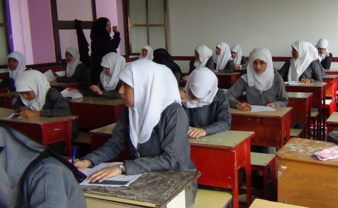 وزير الدولة محافظ عدن يوجه بضبط المعتدين على المعلمة مرام 