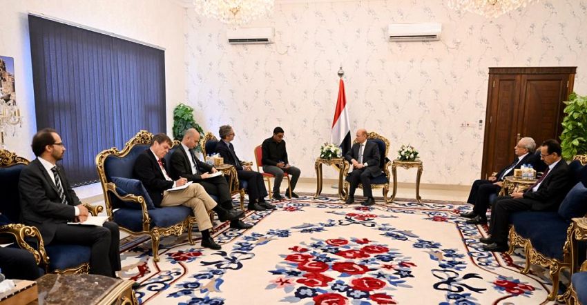 الرئيس العليمي يستقبل في قصر معاشيق سفراء الإتحاد الأوروبي