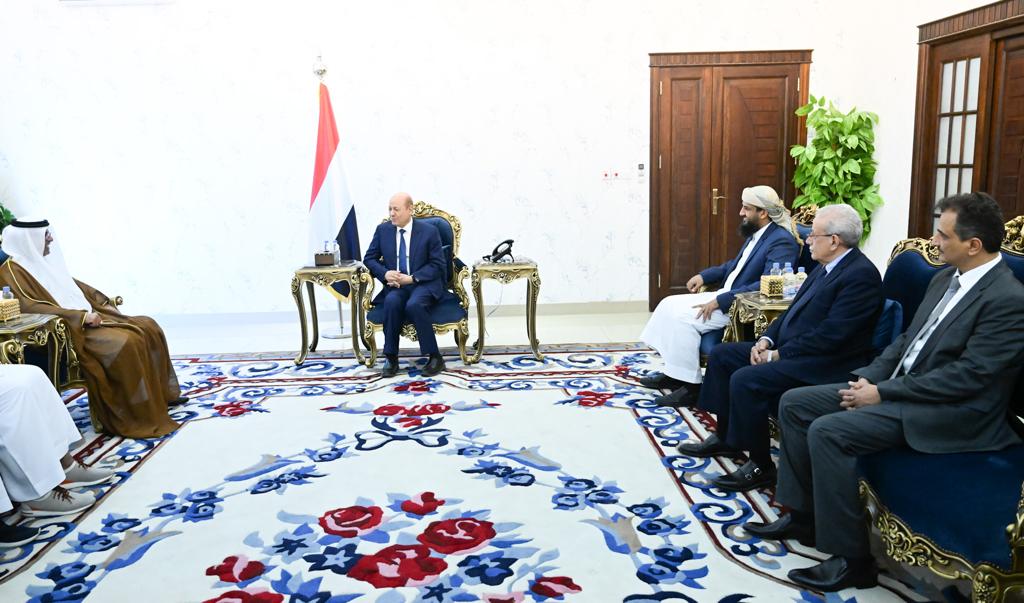 الرئيس العليمي يتسلم أوراق اعتماد السفير الاماراتي ويشيد بالعلاقات المتميزة بين البلدين