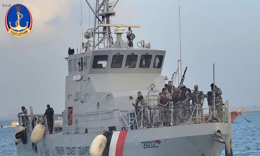 خفر السواحل اليمنية تضبط سفينتي تهريب قبالة باب المندب