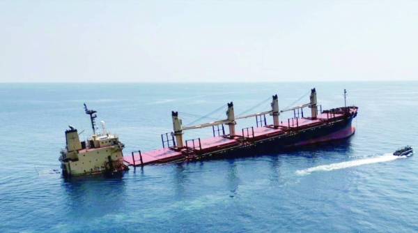 الحكومة تكشف عن وصول خبراء أمميين للمساعدة في تقييم تداعيات غرق سفينة "روبيمار"