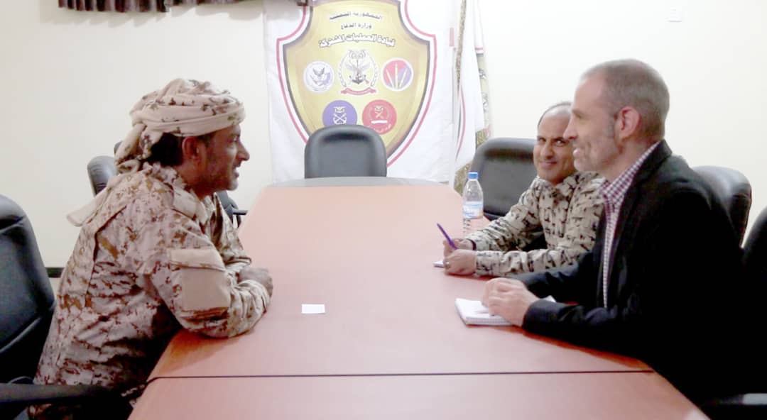 رئيس هيئة الأركان يؤكد استعداد وزارة الدفاع تذليل الصعوبات أمام عمل الصليب الأحمر