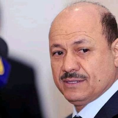 رئيس مجلس القيادة الرئاسي يشدد على ضرورة بناء الجيش وفق أسس علمية ووطنية بعيداً عن المحسوبية والولاءات الضيقة
