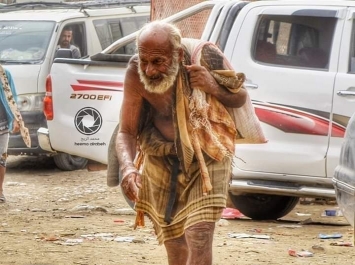 الحوثي يضع شرطاً خطيراً على المحتاجين للمساعدات الإغاثية 