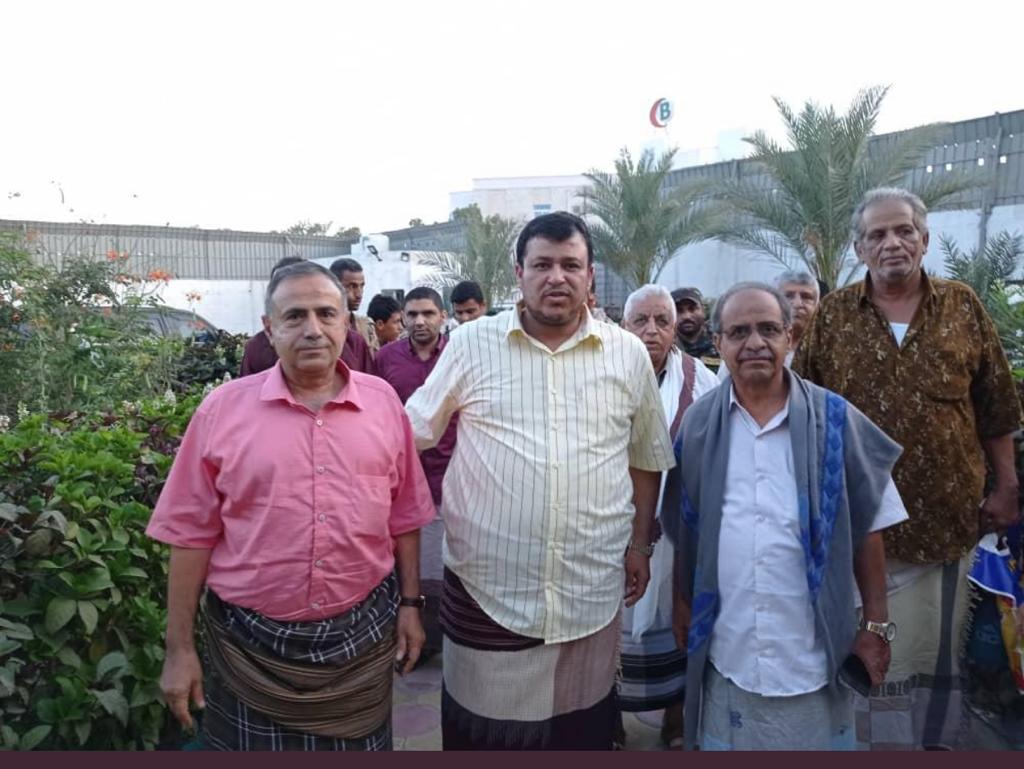 العليمي ينجح في إقناع نقابة جامعة عدن بتعليق الإضراب