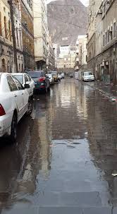 عاجل..امطار غزيرة بدات بالهطول على عدن الان