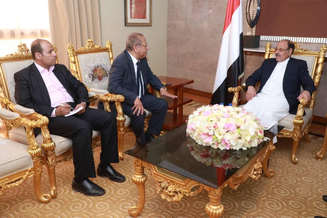 الفريق علي محسن يستمع إلى شرح عن أوضاع الجاليات اليمنية في الدول الشقيقة والصديقة