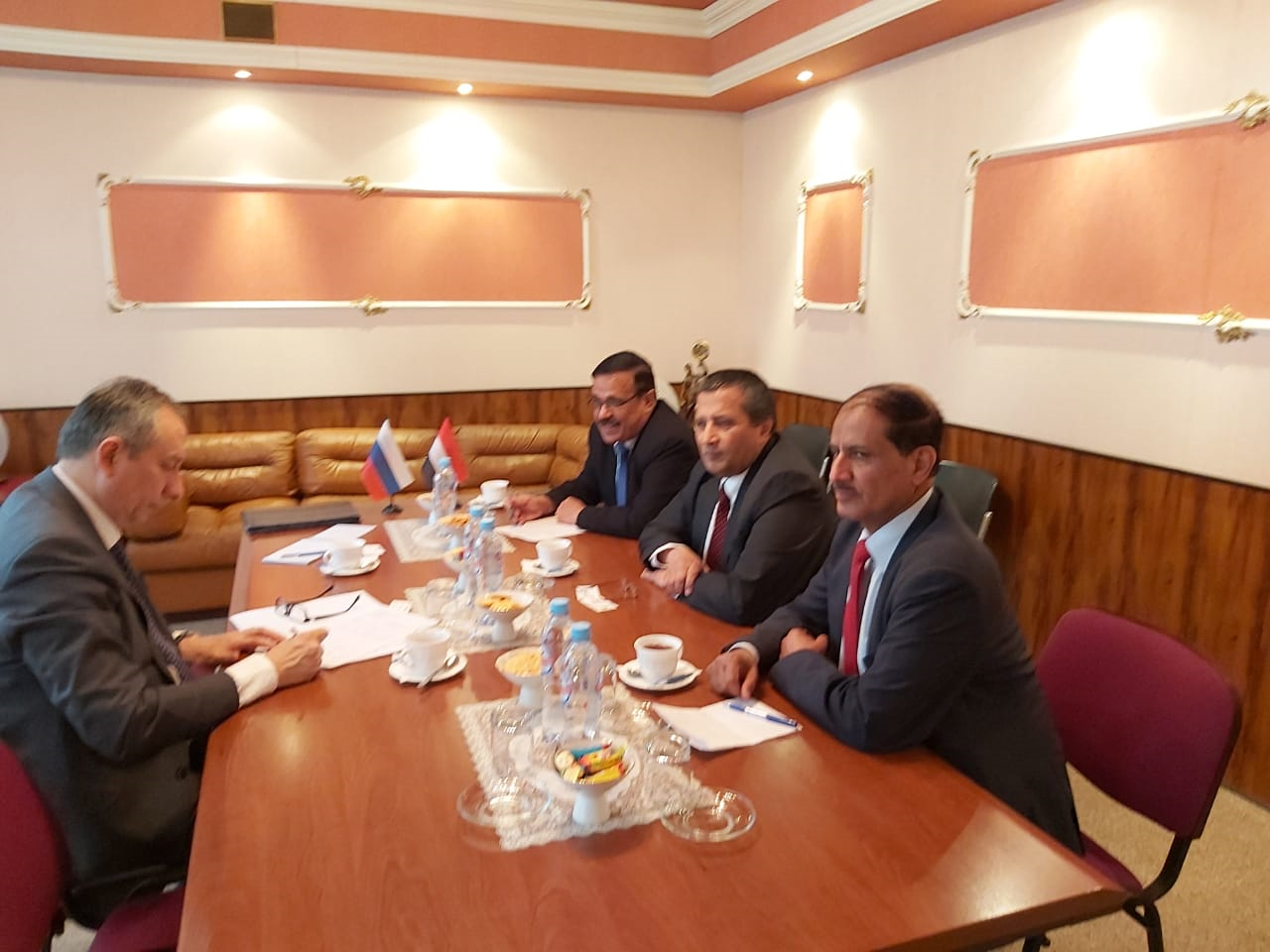 الوحيشي يبحث مع الجانب الروسي إمكانية زيادة المنح الدراسية لليمن