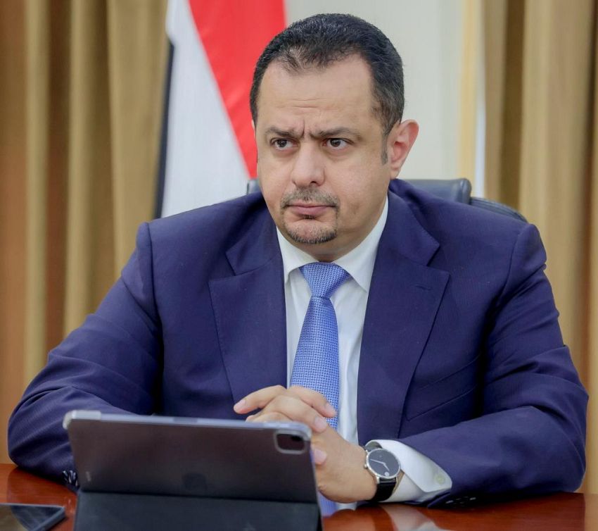 رئيس الوزراء يعزي وزير التعليم الفني السابق بوفاة والدته