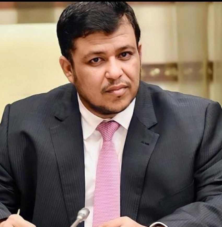 الدكتور عبدالله العليمي يطمئن على سلامة رئيس هيئة الأركان العامة