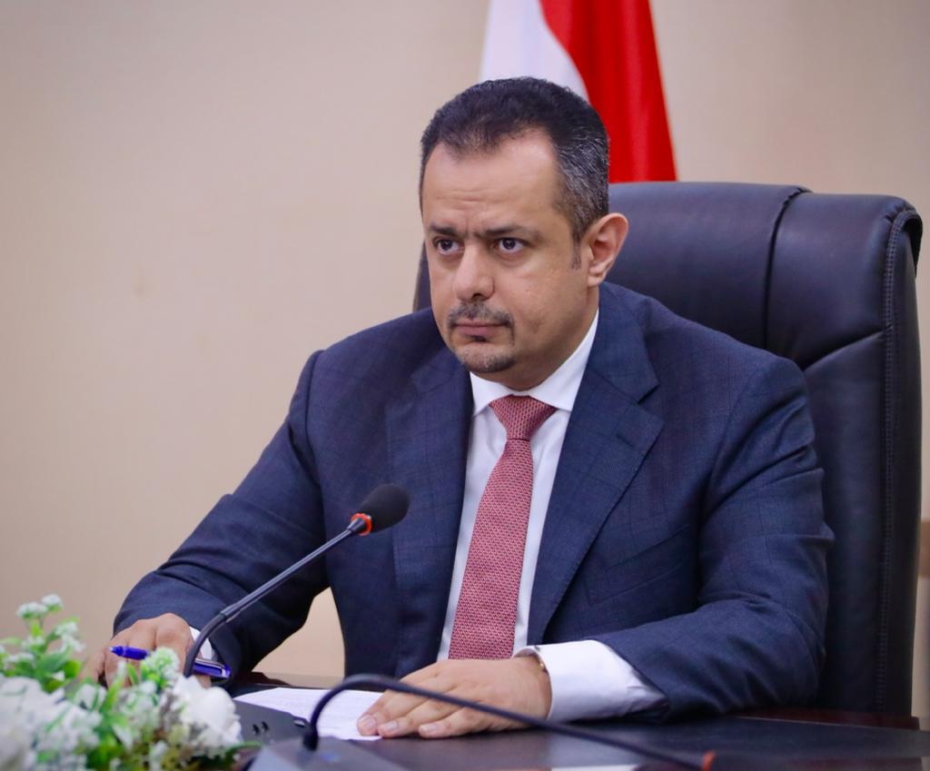 رئيس الوزراء يجري اتصالاً هاتفياً بمحافظ صنعاء
