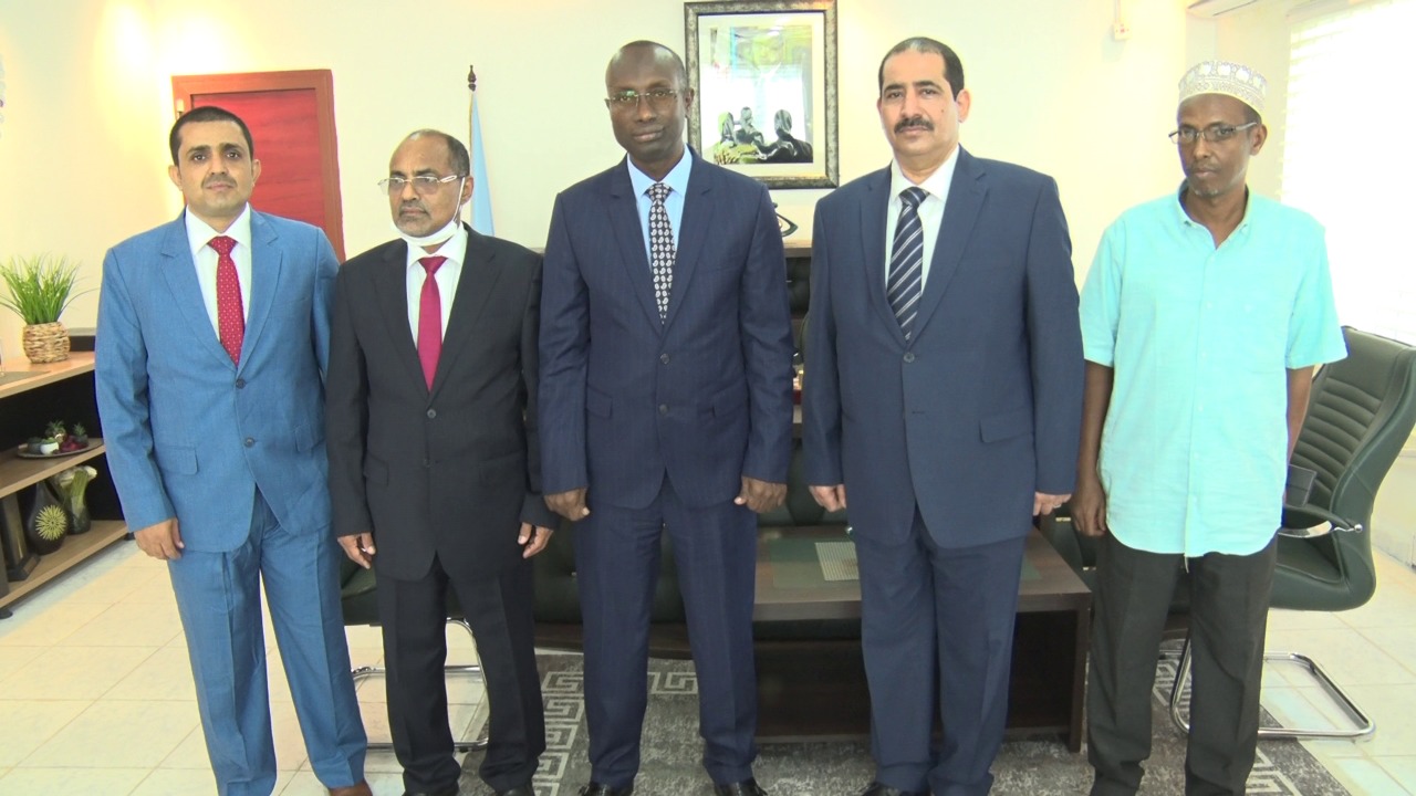 وزير الداخلية يبحث مع نظيره الجيبوتي التعاون الأمني بين البلدين
