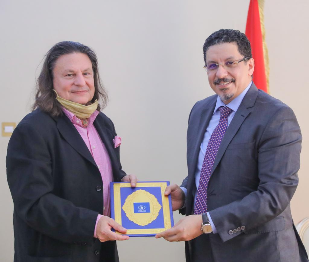 وزير الخارجية يتسلم خطاب اعتماد ممثل برنامج الأغذية العالمي في اليمن