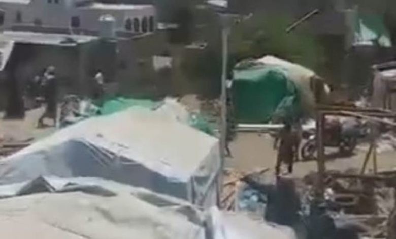 إب.. عصابة موالية للمليشيا الحوثية تحرق مخيمات نازحين في ذي السفال