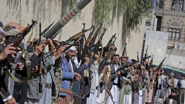 مليشيا الحوثي تهدد بإغلاق منظمات في صنعاء وتستولي على نصف مليار دولار من حجم المساعدات