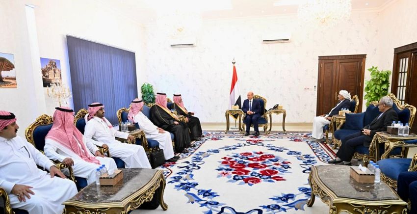 رئيس مجلس القيادة الرئاسي يستقبل في قصر معاشيق السفير السعودي