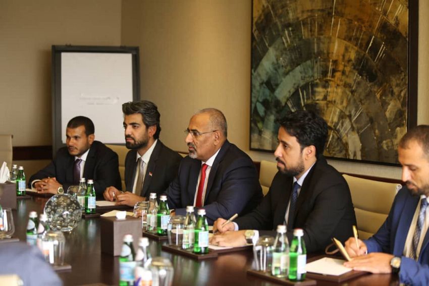 اللواء الزبيدي يستقبل المبعوث الأمريكي الى اليمن