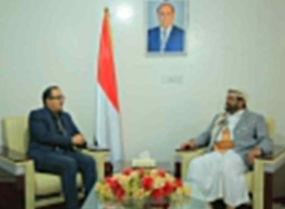 الوزير بحيبح والمحافظ العرادة يناقشان عدد من القضايا المتعلقة بالقطاع الصحي بمأرب