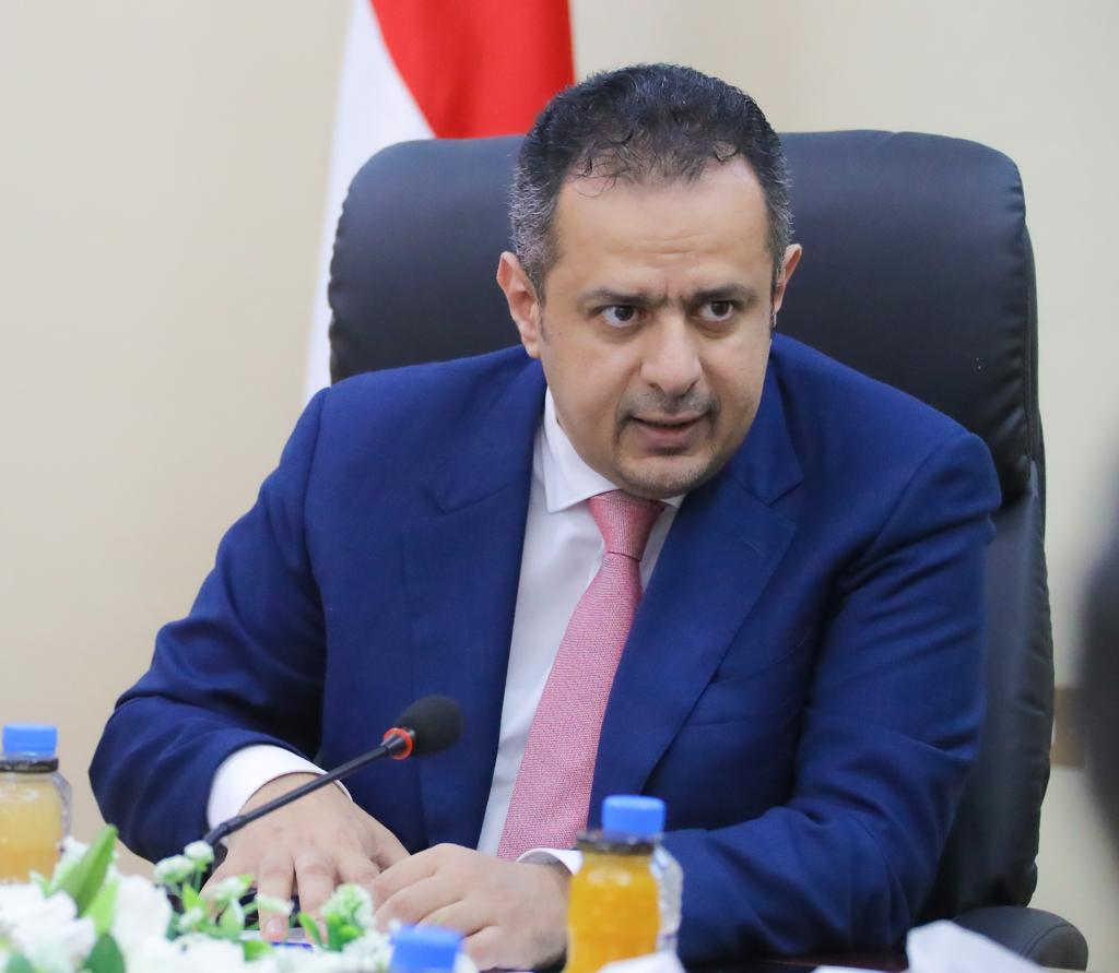 رئيس الوزراء يلتقي محافظ لحج وعدد من مدراء المكاتب التنفيذية بالمحافظة