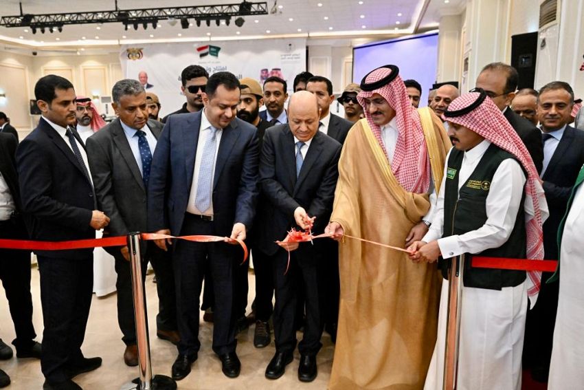 دشن حزمة المشاريع السعودية في اليمن : رئيس مجلس القيادة الرئاسي يفتتح مستشفى عدن العام ويضع حجر أساس مشروع إعادة تأهيل مطار عدن