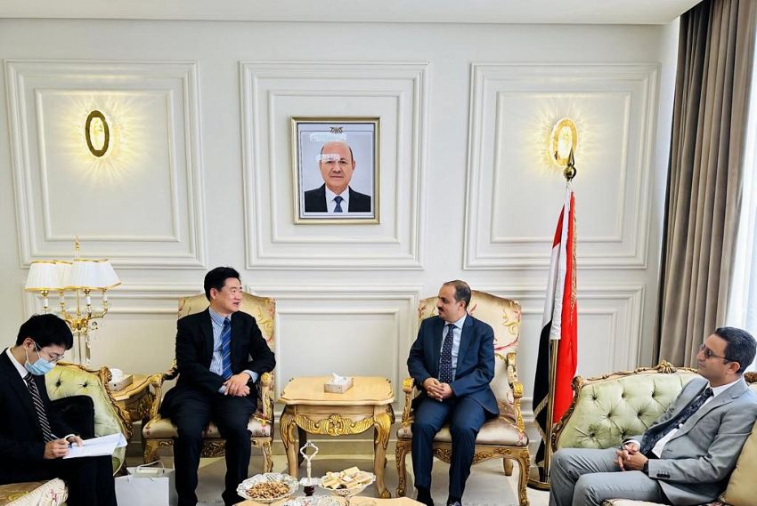الارياني يبحث مع السفير الصيني التعاون بين البلدين في المجال الاعلامي
