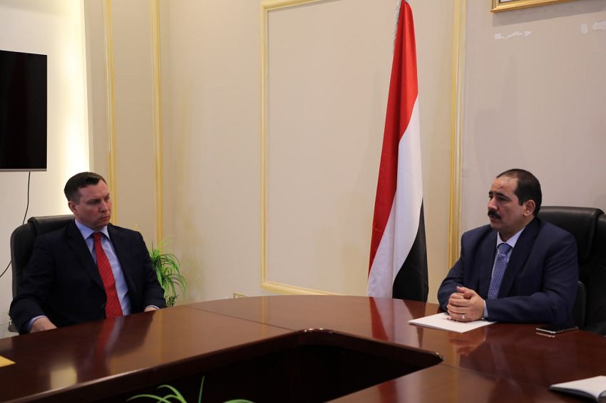 وزير الداخلية يبحث مع الملحق الأمني بالسفارة الامريكية جهود مكافحة الإرهاب