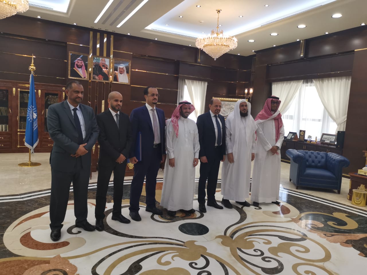 سفير اليمن يلتقي أمير منطقة المدينة المنورة بالسعودية
