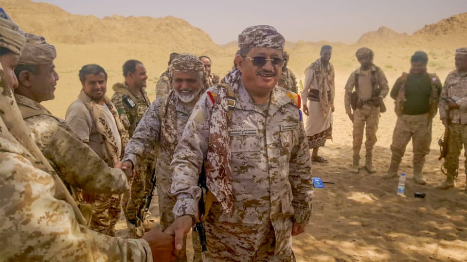 وزير الدفاع يتفقد الوحدات المرابطة في المنطقة السابعة