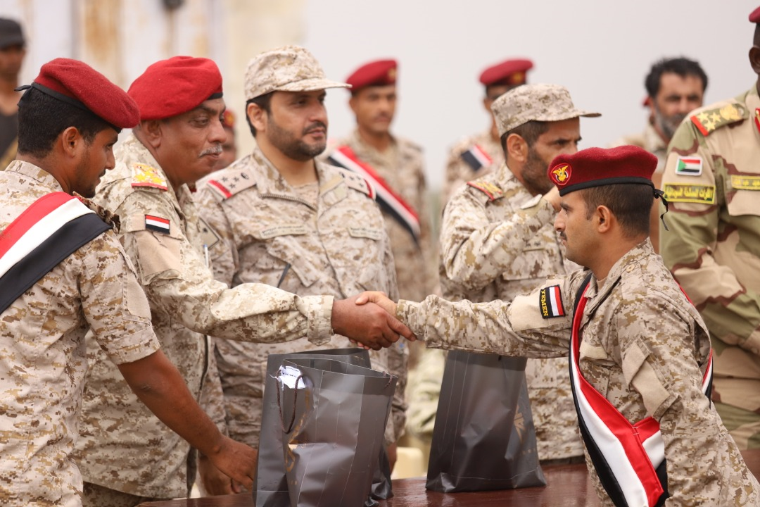 المنطقة العسكرية الخامسة تشهد تخرج دفعة جديد من الضباط المؤهلين