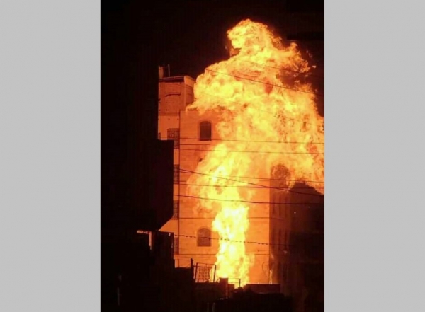 حريق هائل يلتهم مستودعا للسوق السوداء لتخزين للمشتقات النفطية بصنعاء