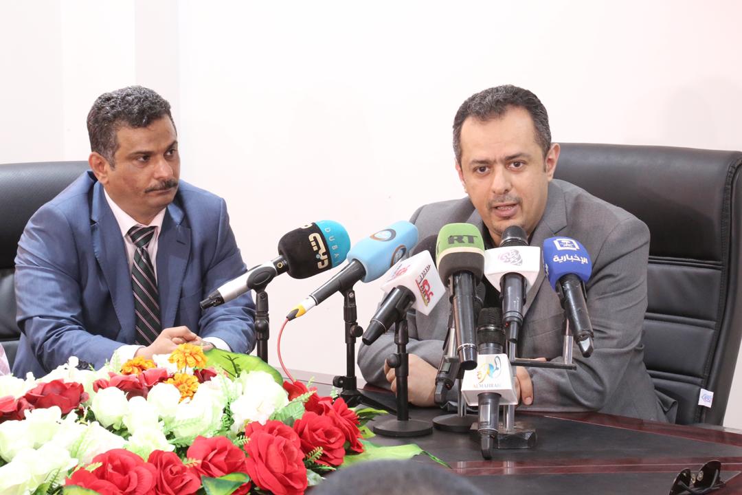 الدكتور معين عبدالملك يؤكد أهمية المشاريع الإستراتيجية الجاري تنفيذها لتحسين منظومة الكهرباء
