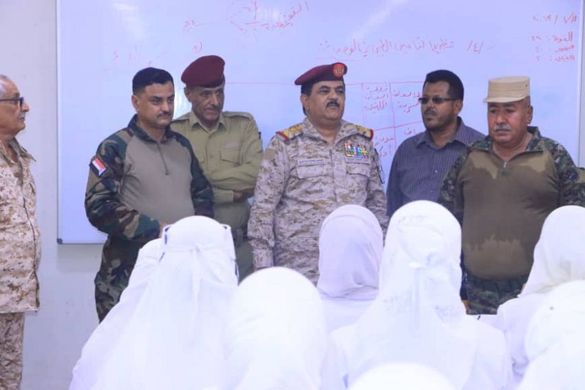 وزير الدفاع يطلع على تاهيل الكوادر الطبية العسكرية في مدرسة الجندوح