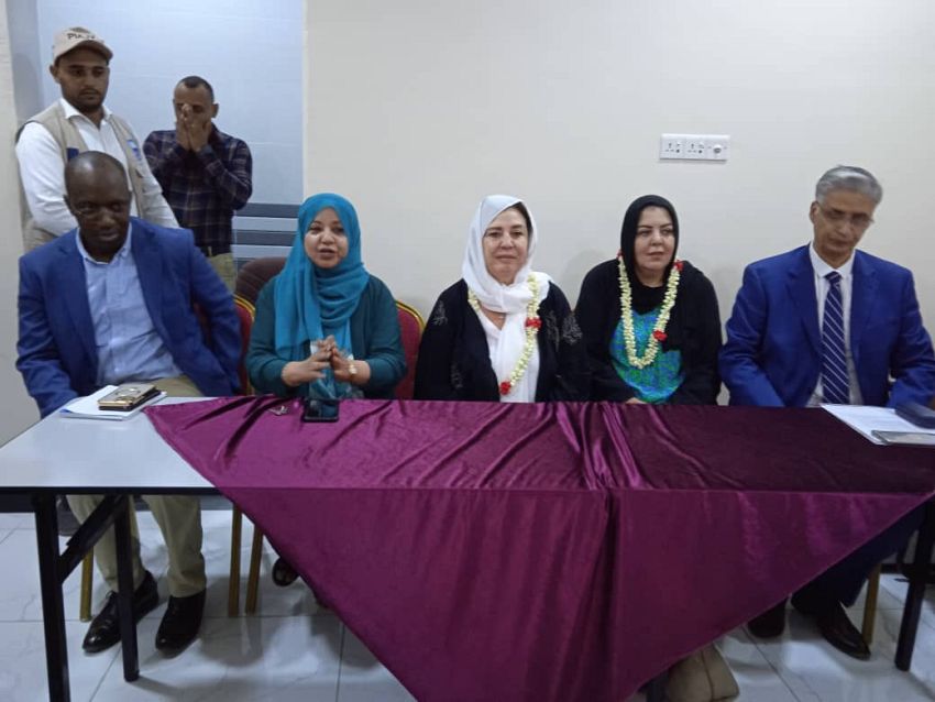 توزيع حقائب معدات التدريب للنساء في عدن