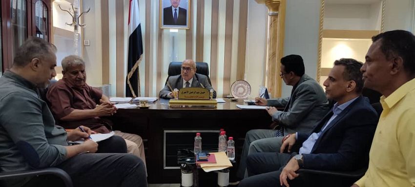 مناقشة مشاريع الوحدات الإدارية التابعة لصندوق صيانة الطرق والجسور في اجتماع بعدن