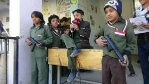 الصرخة الحوثية بدلاً عن النشيد الوطني في طابور الصباح بمدارس العاصمة صنعاء