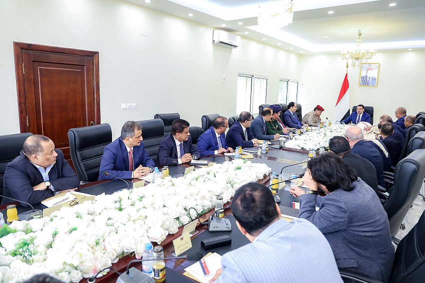 رئيس الوزراء يترأس في عدن الاجتماع الأول لمجلس الوزراء