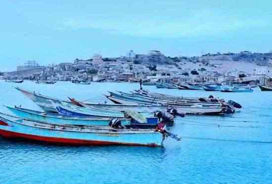 مصلحة خفر السواحل تنقذ صيادين تعرض قاربهم لعطل فني في خليج عدن