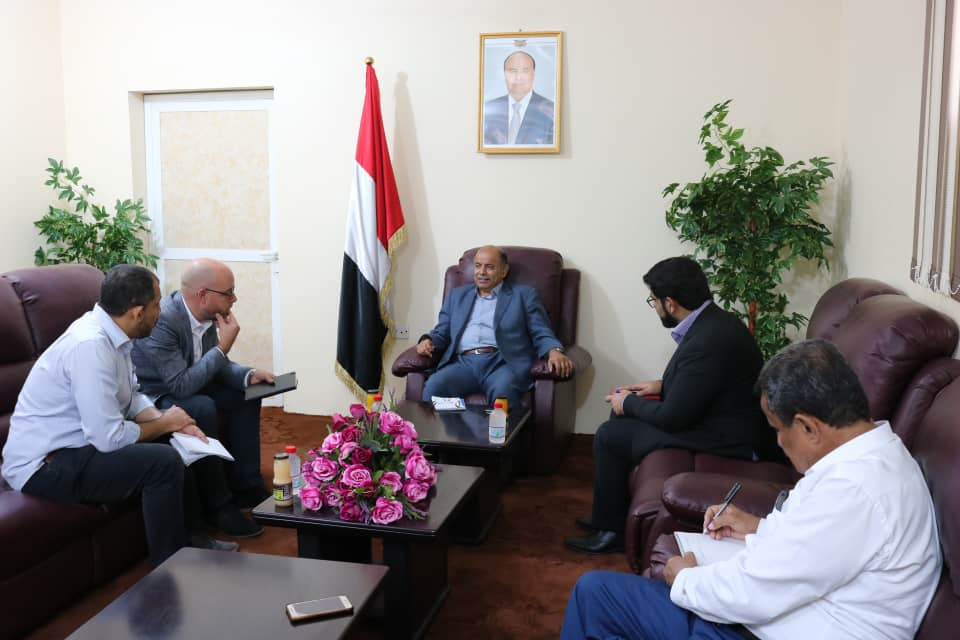 الخنبشي يناقش تدخلات اللجنة الدولية للصليب الأحمر في اليمن
