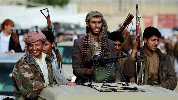 مليشيات الحوثي تستحدث معسكرا تدريبيا في المنطقة الفاصلة بين محافظتي الضالع وإب
