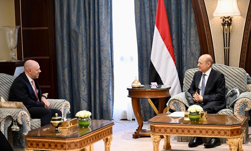 الرئيس العليمي يستقبل سفير المملكة المتحدة لبحث جهود احياء العملية السياسية في اليمن