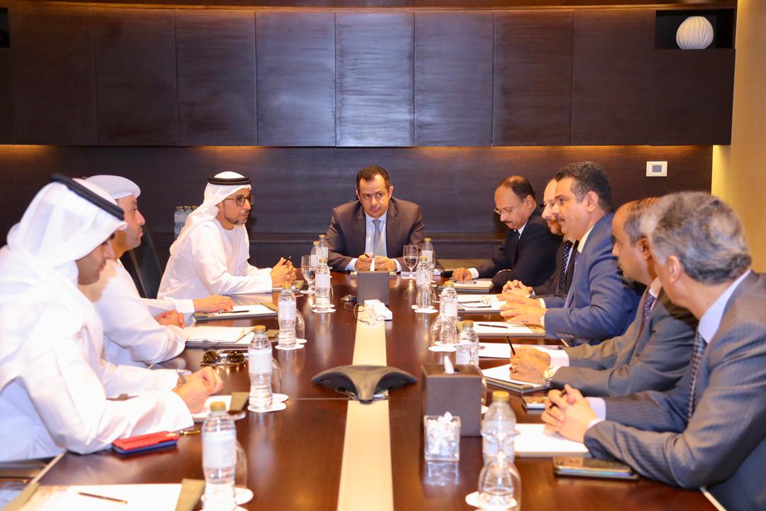 رئيس الوزراء يترأس لقاءاً يمنياً - إماراتياً لتنفيذ مشاريع مختلفة وفقاً لرؤية شاملة