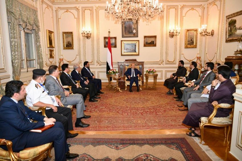 رئيس مجلس القيادة الرئاسي يستقبل ممثلين عن جرحى القوات المسلحة والمقاومة