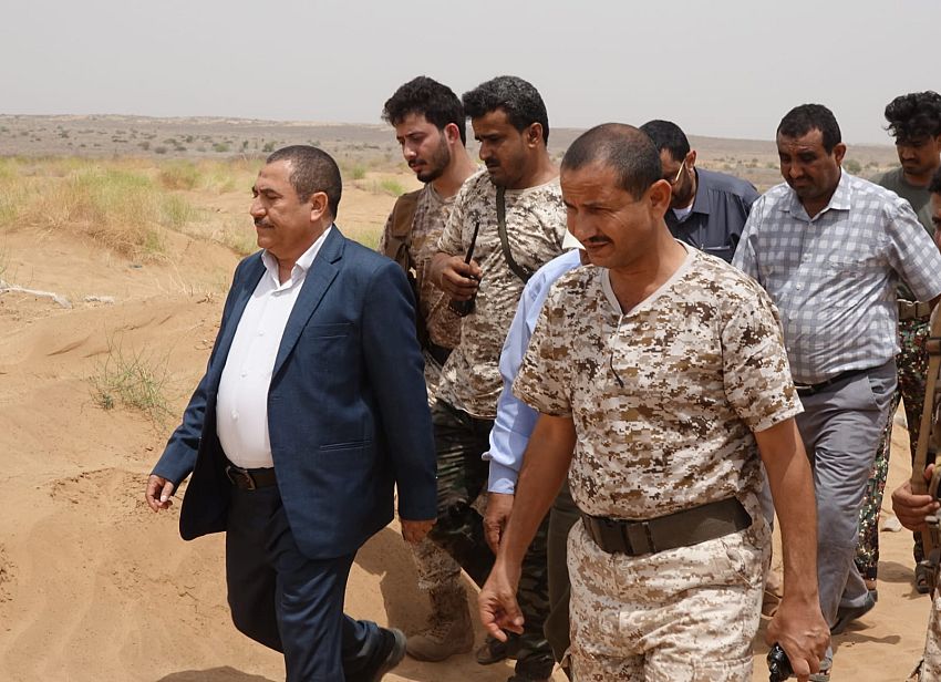 محافظ حجة يتفقد ابطال الجيش الوطني المرابطين في الخطوط الأمامية