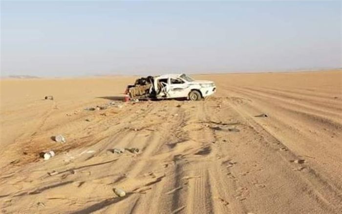 إصابة مسافرين بانفجار لغم للمليشيا في خط صحراوي بالجوف