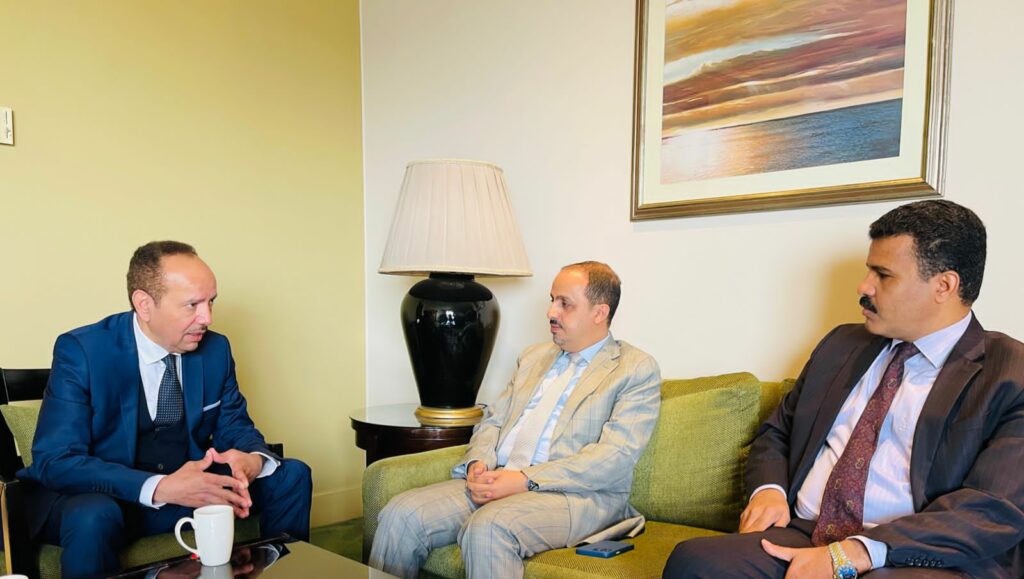 الإرياني يبحث مع المزيني تأهيل العاملين في مجال صيانة الآثار