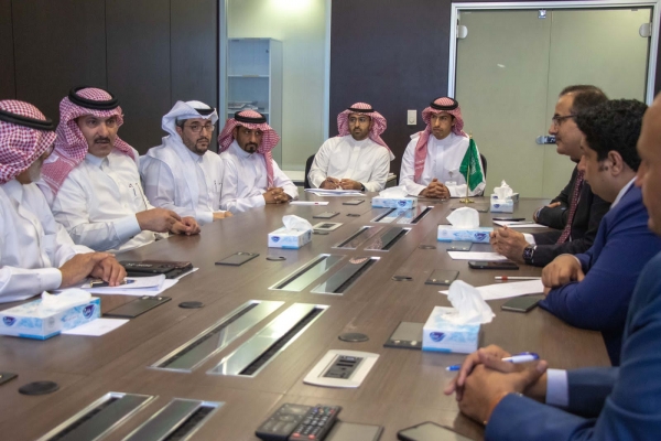 البرنامج السعودي يمنح القطاع الصحي في اليمن 30 سيارة إسعاف وعربات عالية التجهيز 