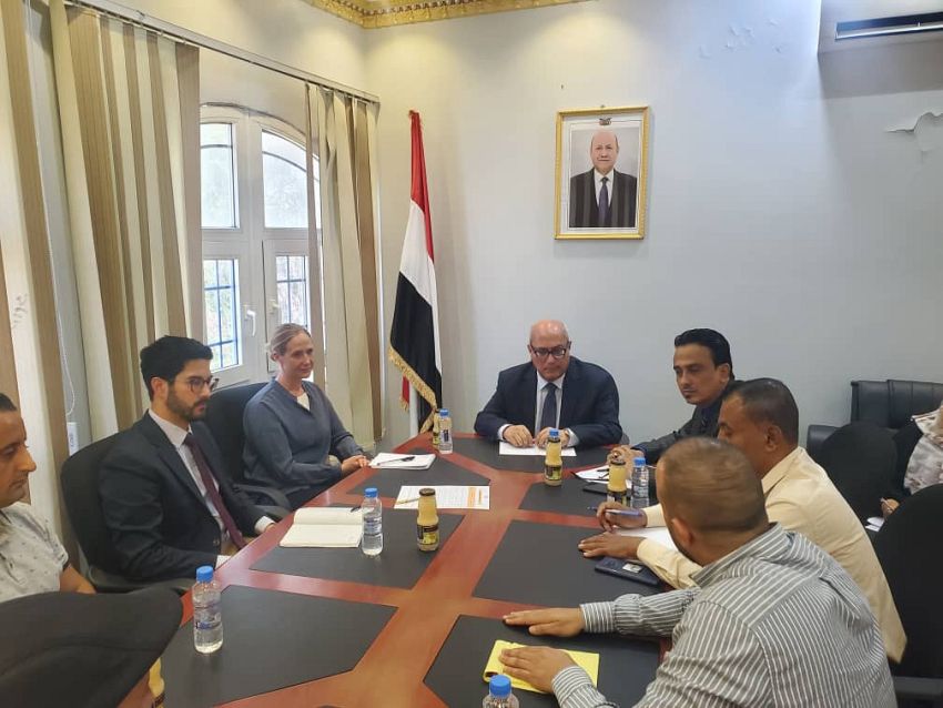 اجتماع برئاسة وزير الادارة المحلية يناقش تعزيز الحكم المحلي وبناء السلام في اليمن