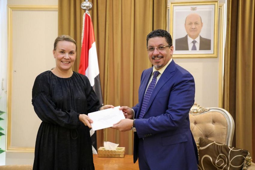 وزير الخارجية يتسلم نسخة من أوراق إعتماد سفيرة جمهورية فنلندا