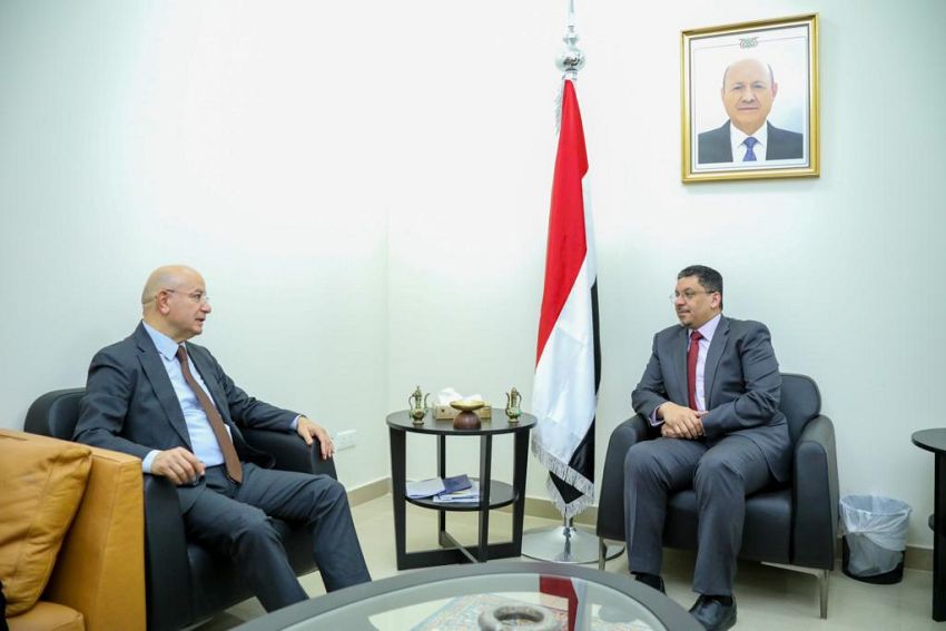 وزير الخارجية يستقبل السفير التركي لدى اليمن