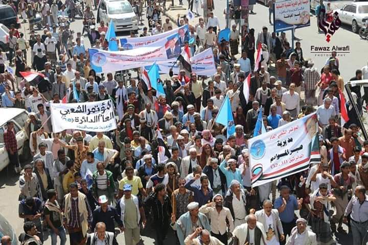 حشود جماهيرية غفيرة في تعز دعماً لرئيس الجمهورية وتأييداً لإنعقاد مجلس النواب في سيئون 